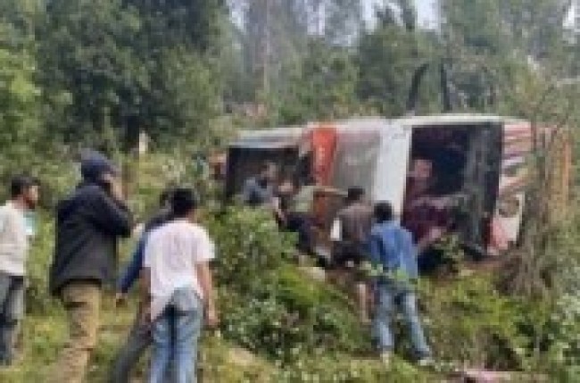बस दुर्घटना हुँदा २५ बढी घाइते